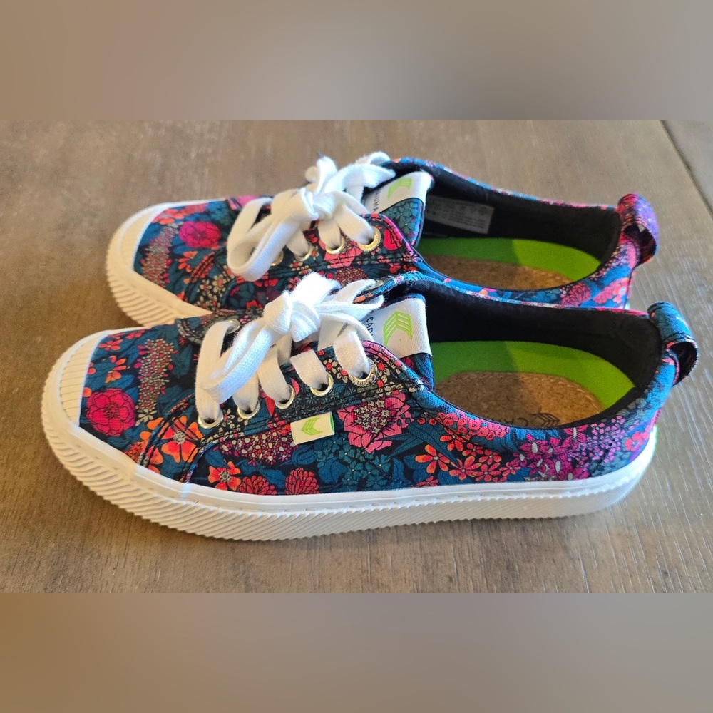 Cariuma OCA Low Night Floral Canvas Sneakers Women’s 7